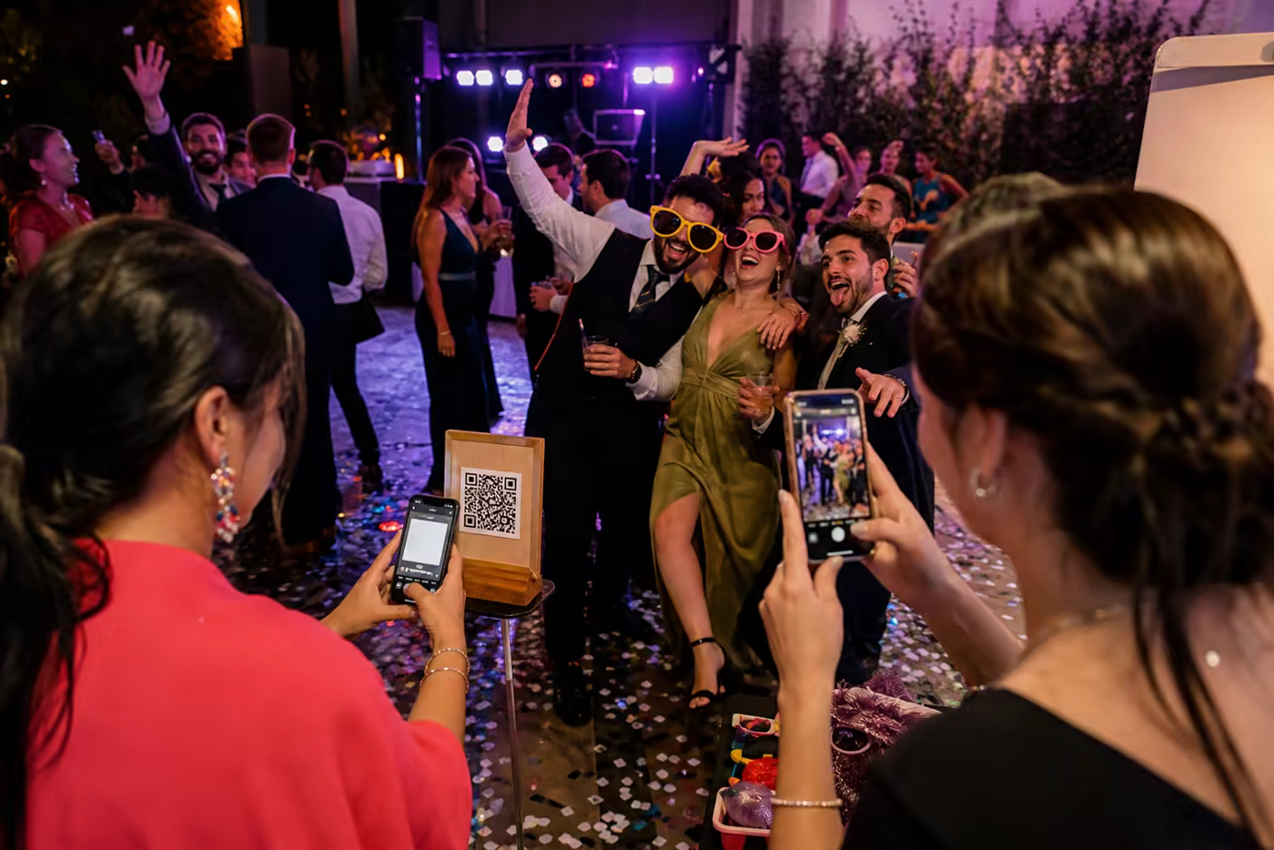 Cómo conseguir fotos divertidas de la fiesta de tu boda con un QR