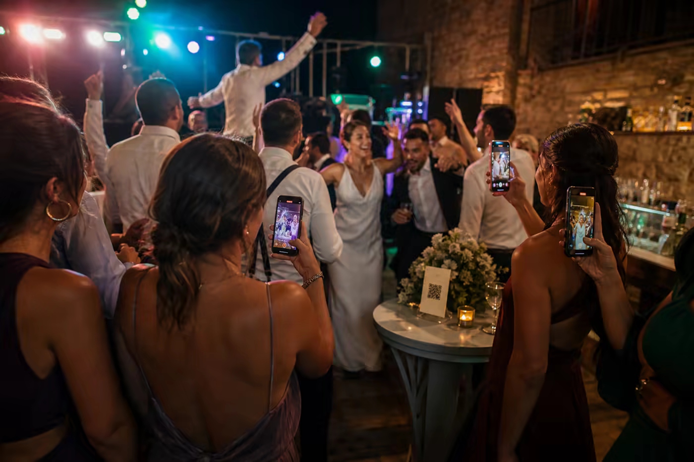 Cómo recoger vídeos cortos de los invitados en una boda